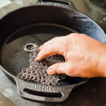 VH12CM Czyścik do patelni żeliwnych Valhal Outdoor